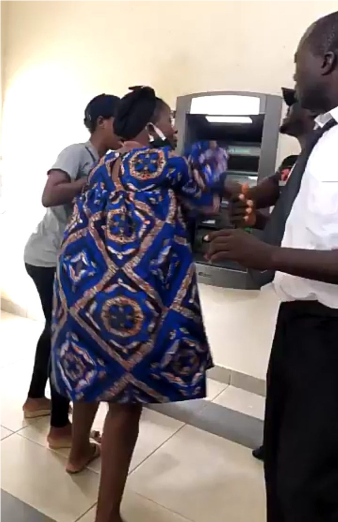 Man Slaps Lady At Access Bank Branch During Argument Over Who Came First (Video)